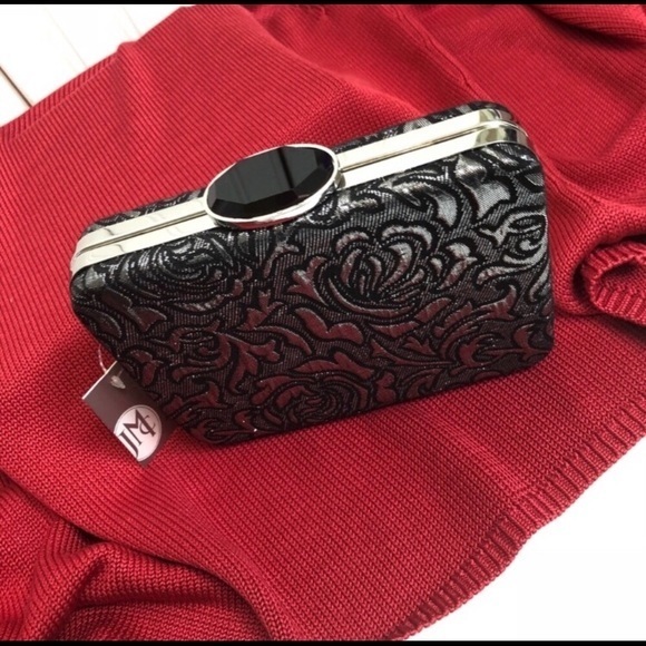 Jessica McClintock Handbags - Jessica McClintock Metal Box Clutch w Strap